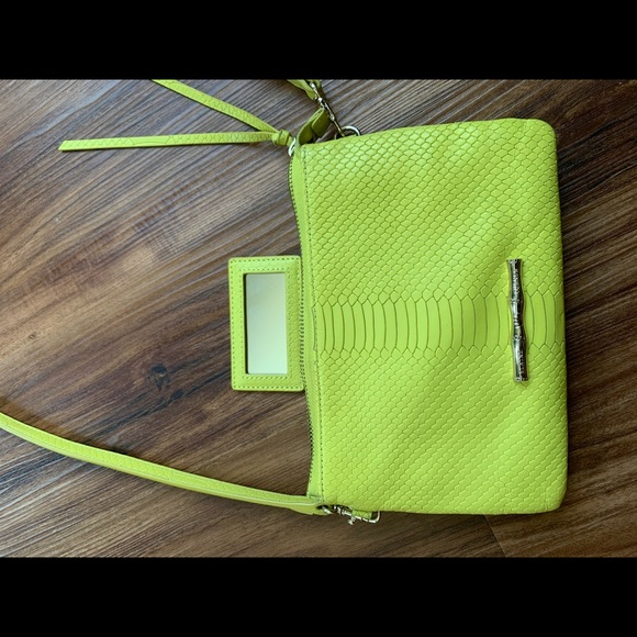 Elaine Turner yellow crossbody with mirror - Picture 5 of 13